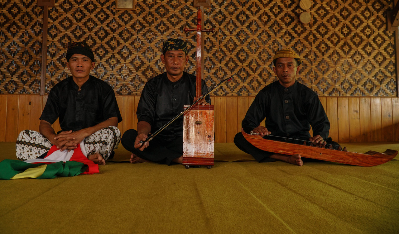 The Dance of the Cosmos: Tarawangsa, the Art of Honoring